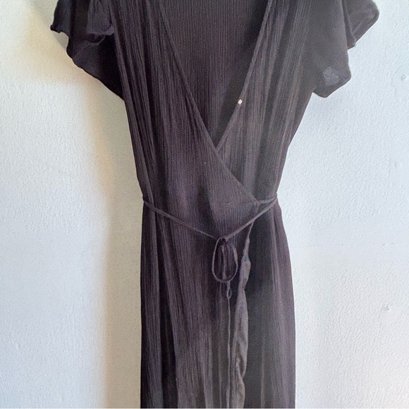 Lulu’s Black Crinkle Wrap Maxi Dress - Picture 4 of 9